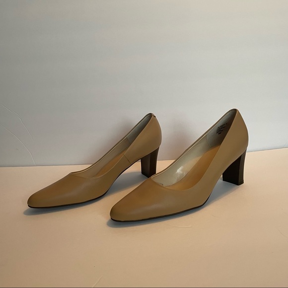 New Jessica London tan heals.  Size 8 1/2M - Picture 12 of 16